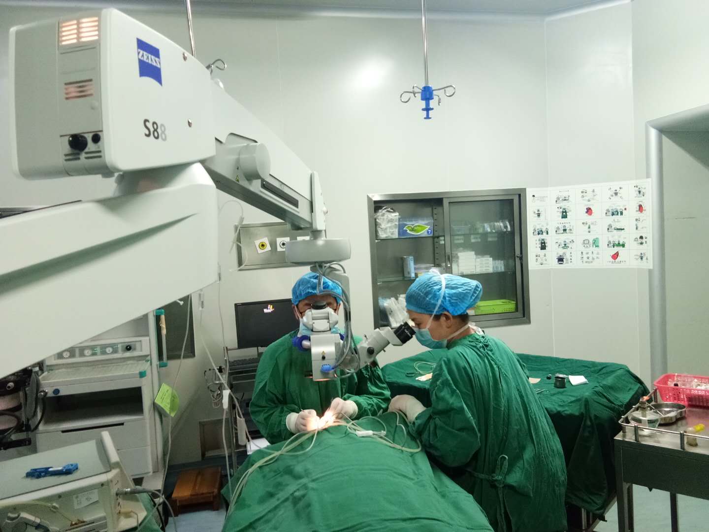 荆州首台蔡司高性能眼科手术显微镜登陆js5金沙2004cm眼科